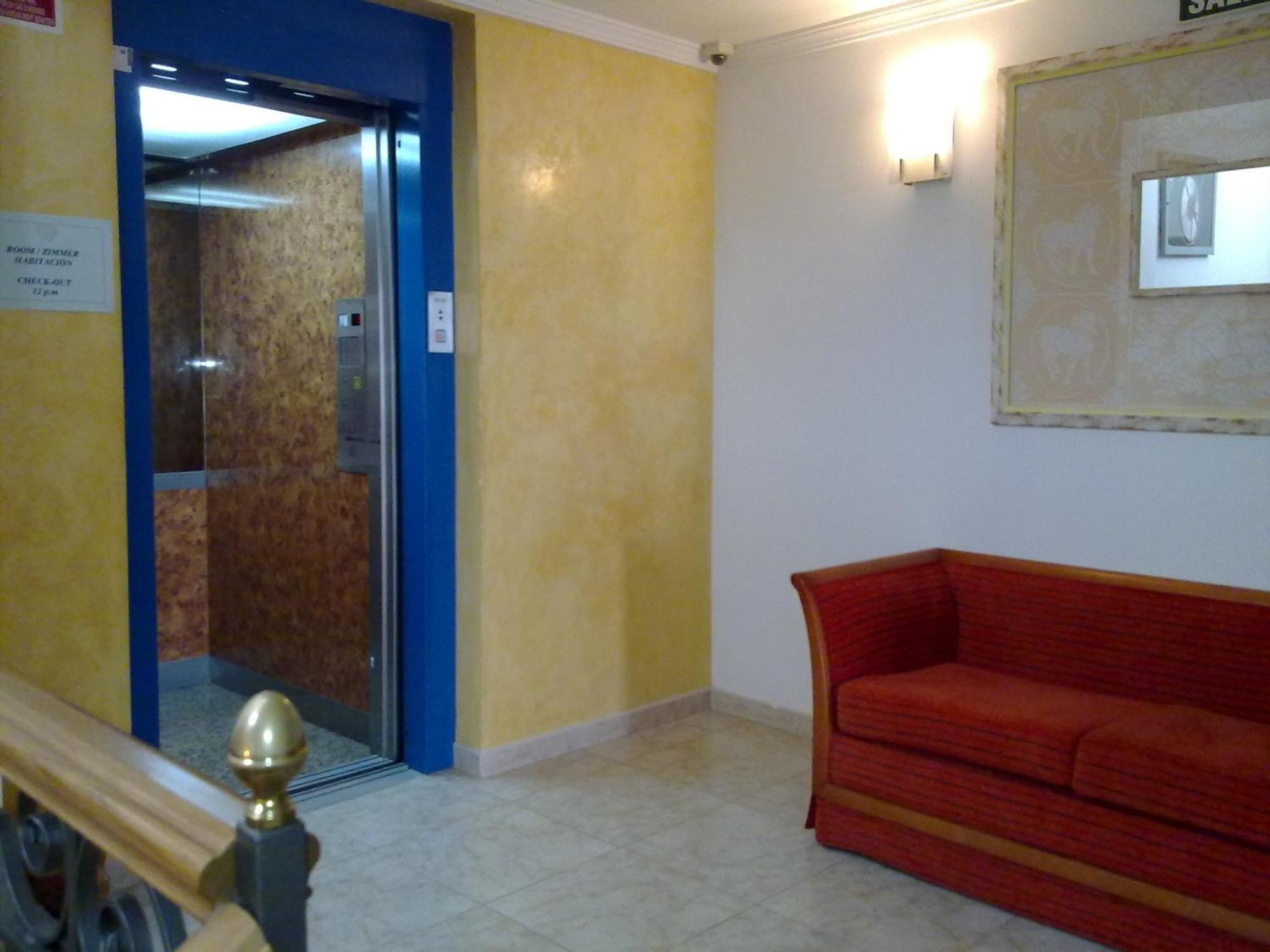 Hostal Leo D'Or Cala d'Or  Exterior photo