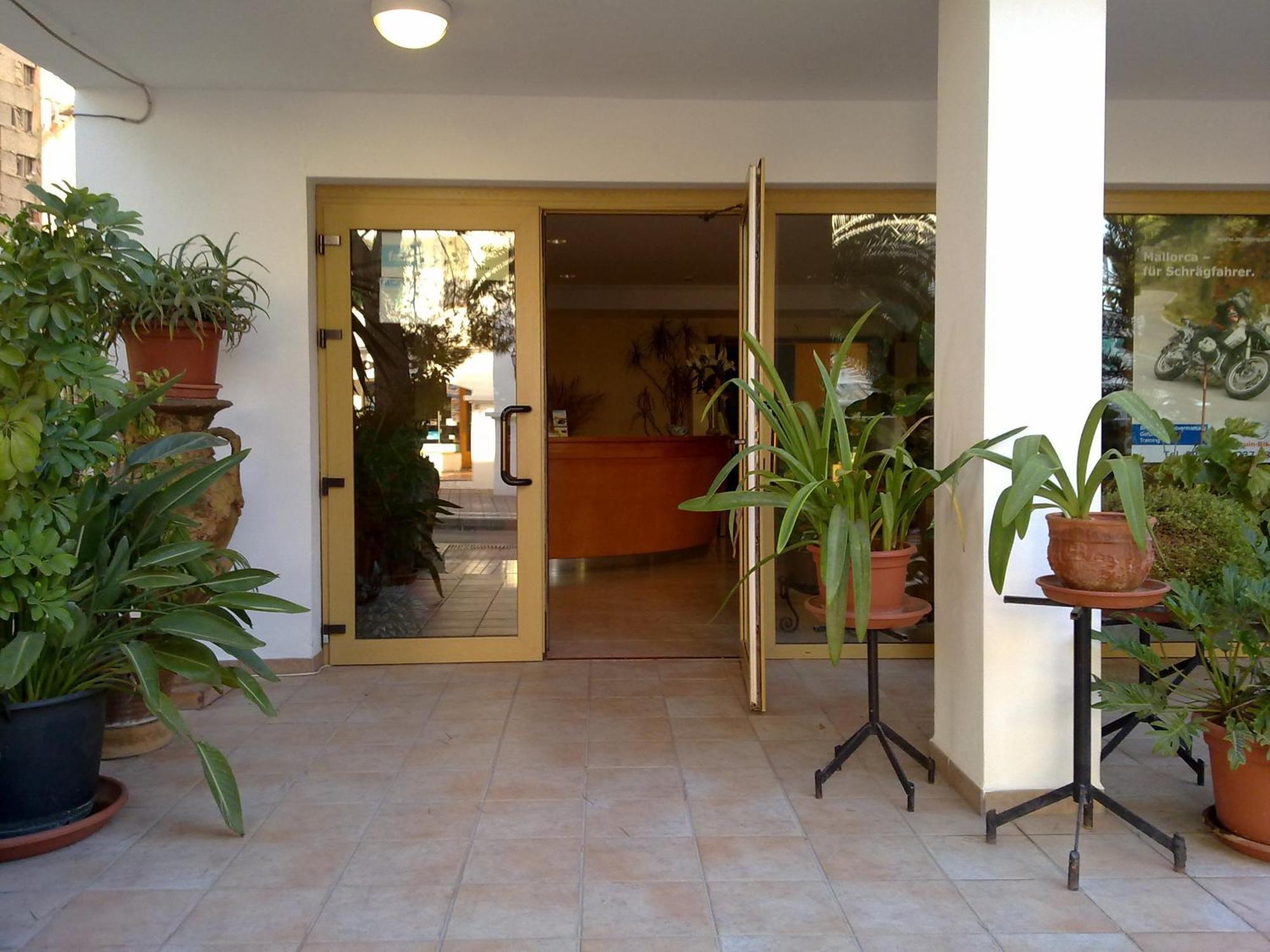 Hostal Leo D'Or Cala d'Or  Exterior photo